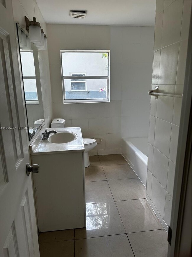 Building Photo - 5221 NW 15th Ct