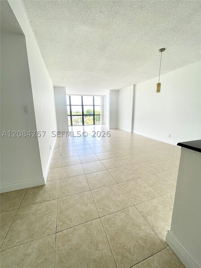 Building Photo - 1000 Parkview Dr
