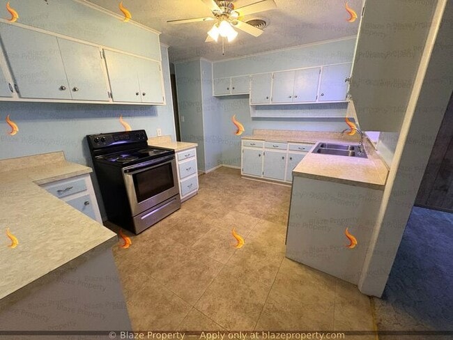 Building Photo - 4 bedroom 2 bathroom home in Lawndale read...