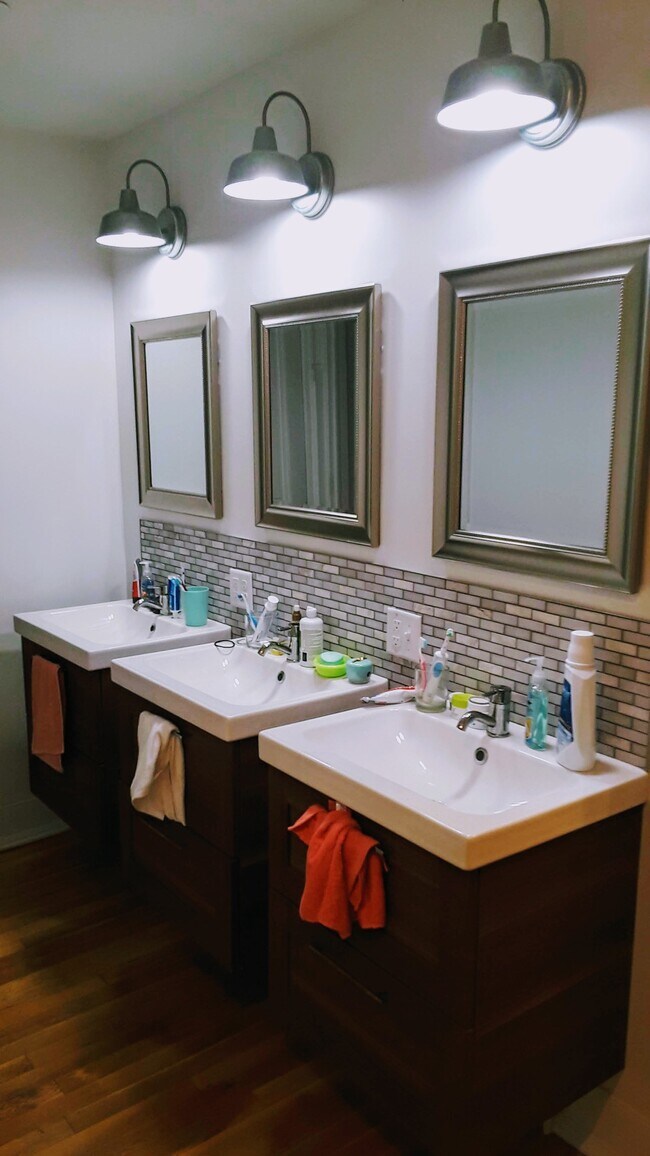 Building Photo - 53 Main St