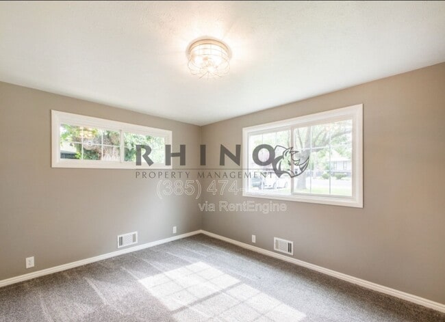 Building Photo - 255 N 400 E