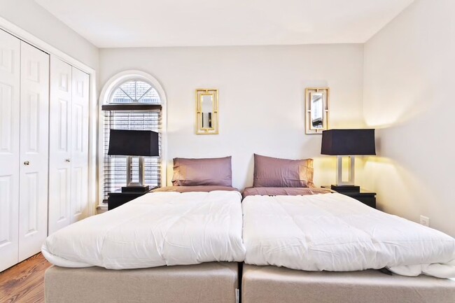 Building Photo - Luxury Midtown Private Retreat!