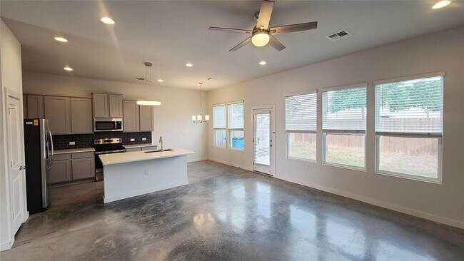 Building Photo - 15108 Ryman Rd