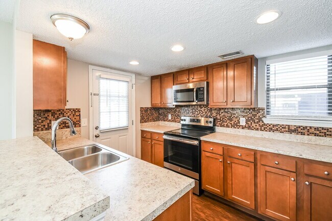 Building Photo - 9727 Villiers Dr S