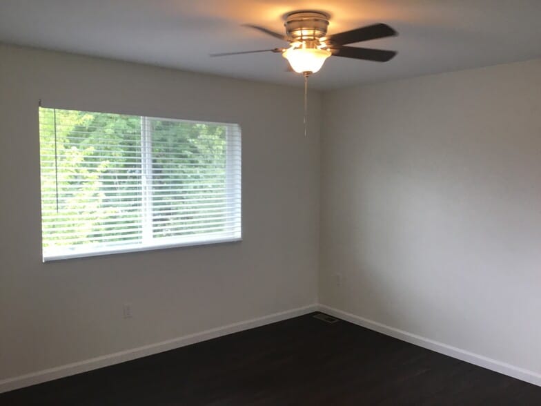 Building Photo - 1142 Ebbets Dr