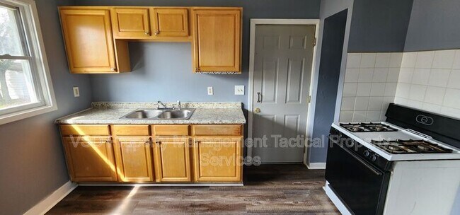 Building Photo - 3484 W 60th St