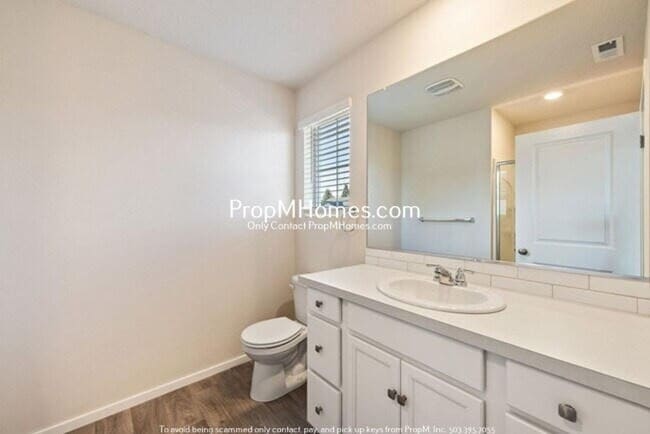 Building Photo - 884 N 18th Ave