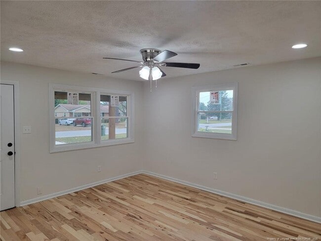Building Photo - 3202 Periwinkle Dr