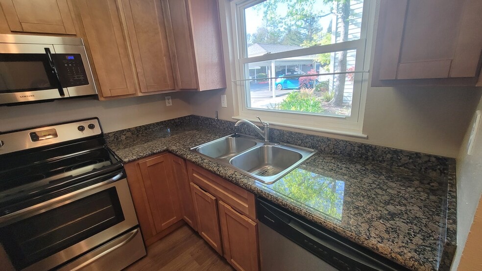 Building Photo - 788 Center Ave