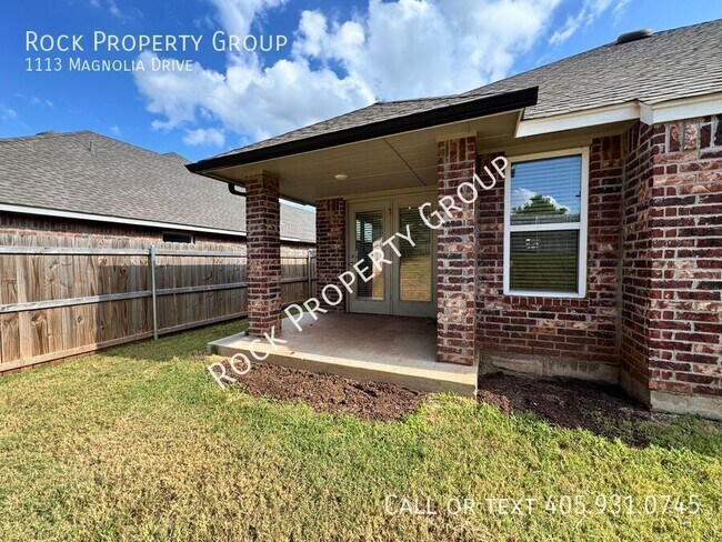 Building Photo - 1113 Magnolia Dr