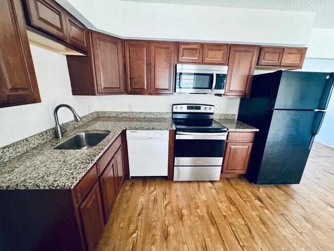 Building Photo - Spacious 3-Bedroom Home in Prime Pinellas Park Location – 1,354 Sq Ft