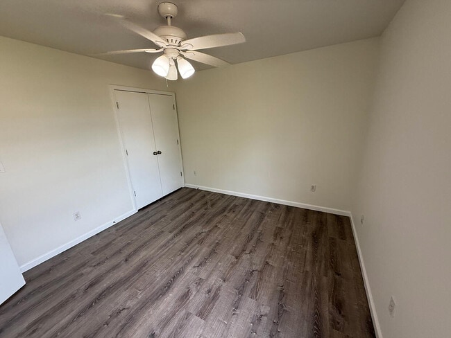 Building Photo - 1417 Raleigh Dr