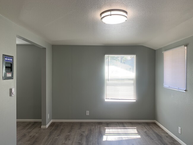 Building Photo - 1823 Stanley Ave