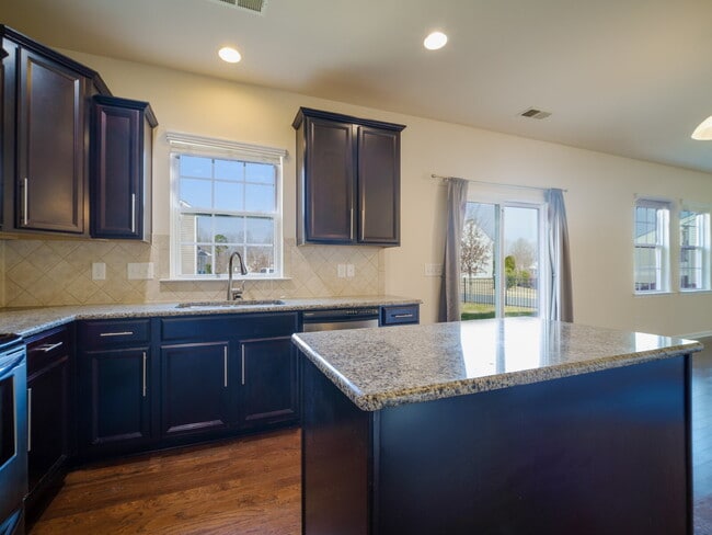 Building Photo - 1089 Wallace Lake Rd