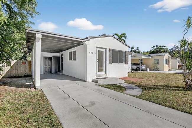 Building Photo - 642 SW 11th St