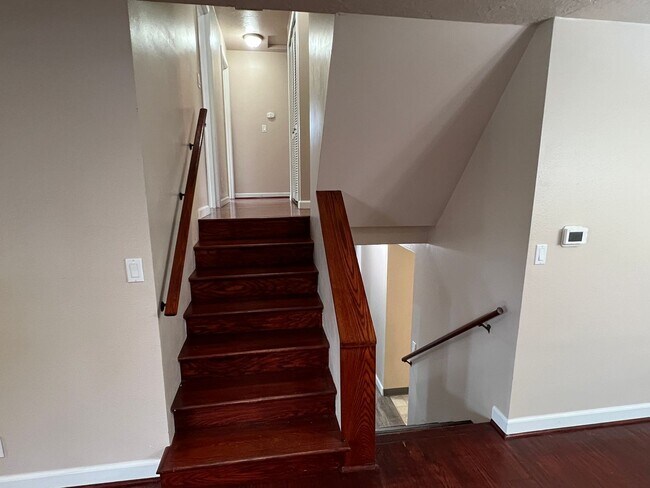 Building Photo - 4 Bedroom Milwaukie Home