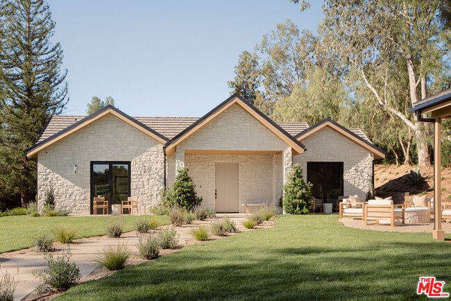 Building Photo - 5287 Round Meadow Rd