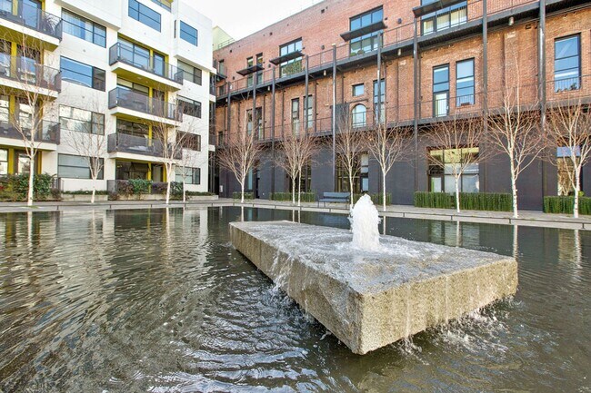 Building Photo - Dogpatch: Exceptional 1 Bed 1.5 Bath Condo @ Esprit Park with Garage Parking and Storage