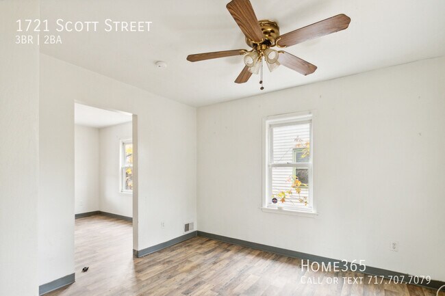 Building Photo - 1721 Scott St