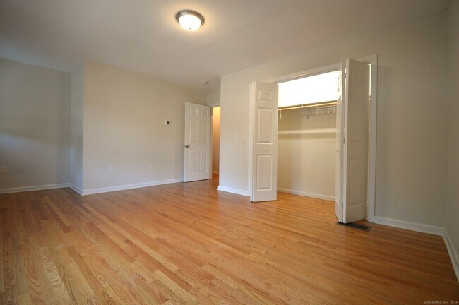 Building Photo - 173 Saybrook Rd