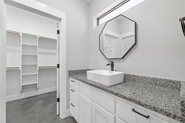 Building Photo - 610 E Shepherd St