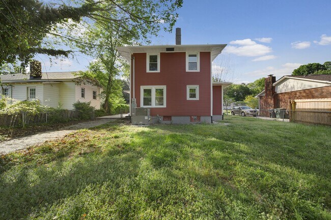 Building Photo - Lovely Two Story, 3 Bedrooms, 2 Bath Home