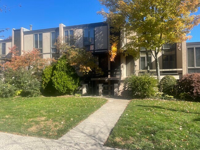 Primary Photo - 7 Hughes Pl