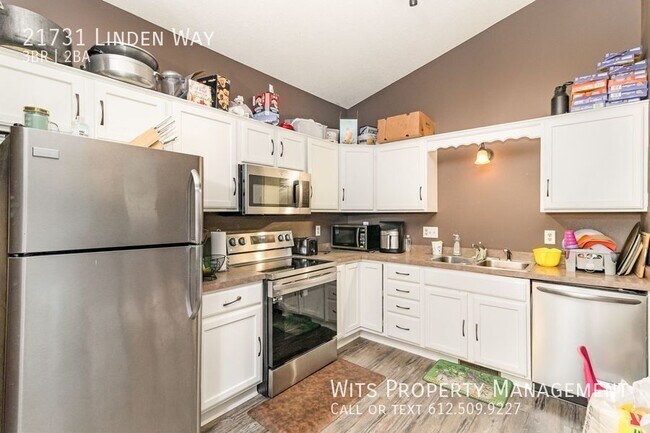 Building Photo - 21731 Linden Way