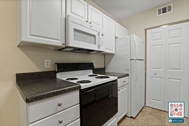 Building Photo - MOVE IN THIS YEAR - FREE MONTH'S RENT IN 1st 90 DAYS!