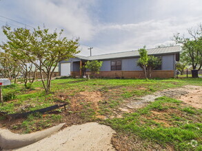 Building Photo - Prime Location Opportunity on Henrietta St...