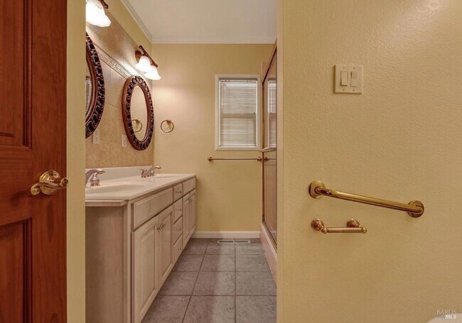 Building Photo - 520 Juilliard Park Dr