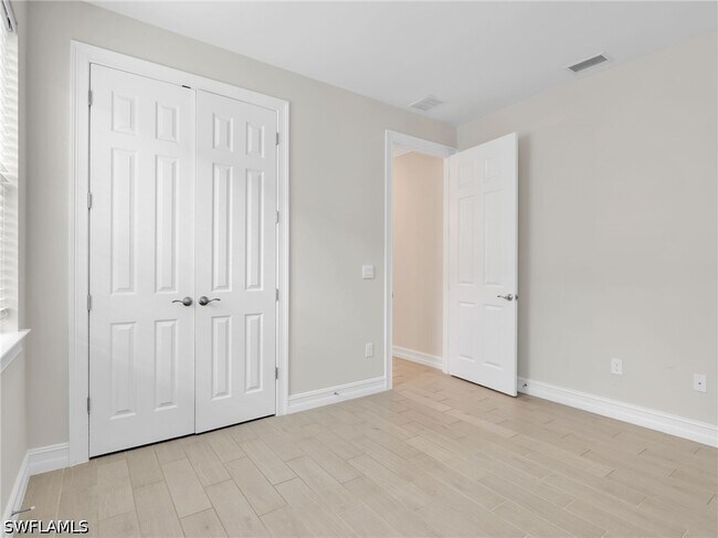 Building Photo - 28029 Sanibel Sands St