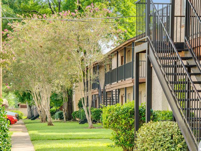 Building Photo - Chateau Royale  Apartments