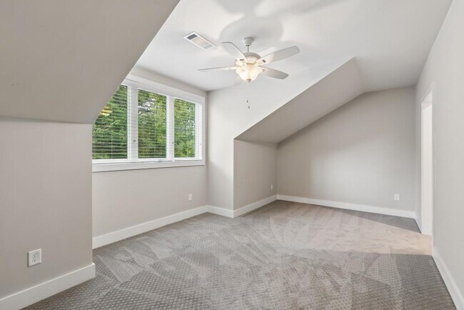 Building Photo - 2974 Hermance Dr NE