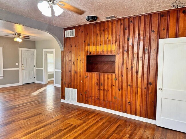 Building Photo - 3008 Cumberland Ave