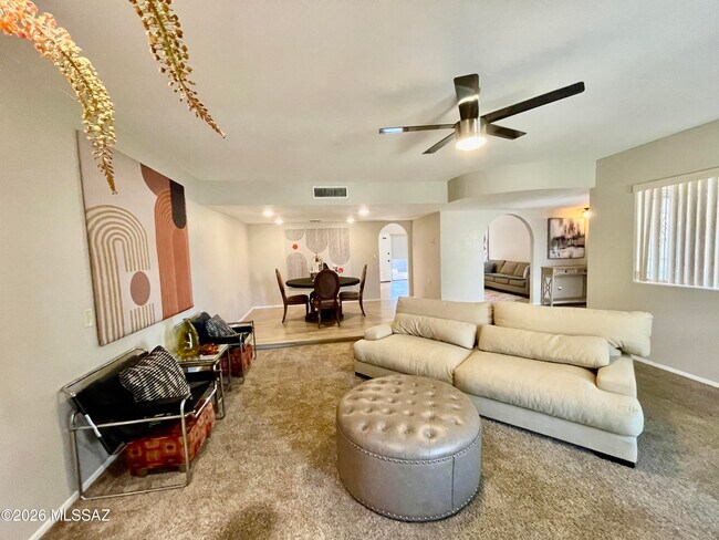 Building Photo - 2434 N Shade Tree Cir