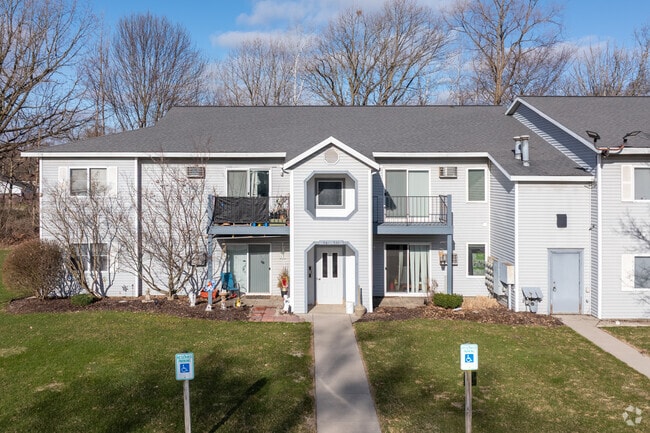 Building Photo - Sparta Manor