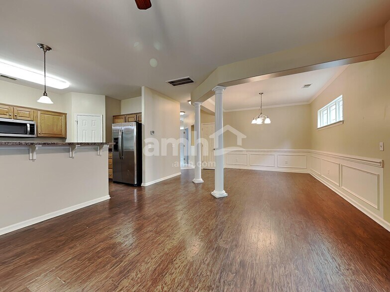 Building Photo - 75 Summer Hill Way