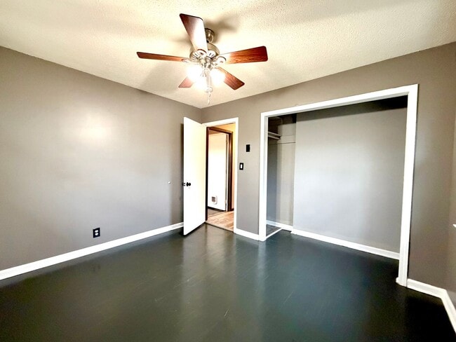 Building Photo - 2811 Thrush Dr