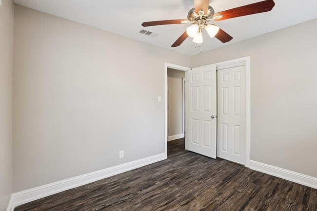 Building Photo - 5900 Gateshead Dr