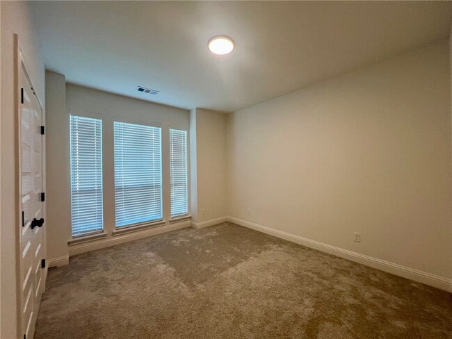 Building Photo - 3006 S 14th Pl