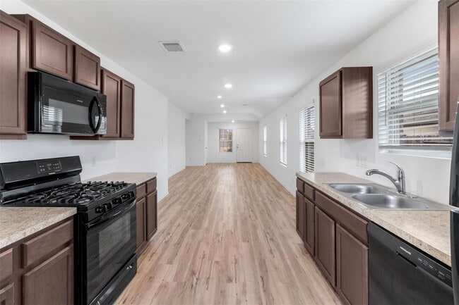 Building Photo - 8706 Wooster Trails Dr