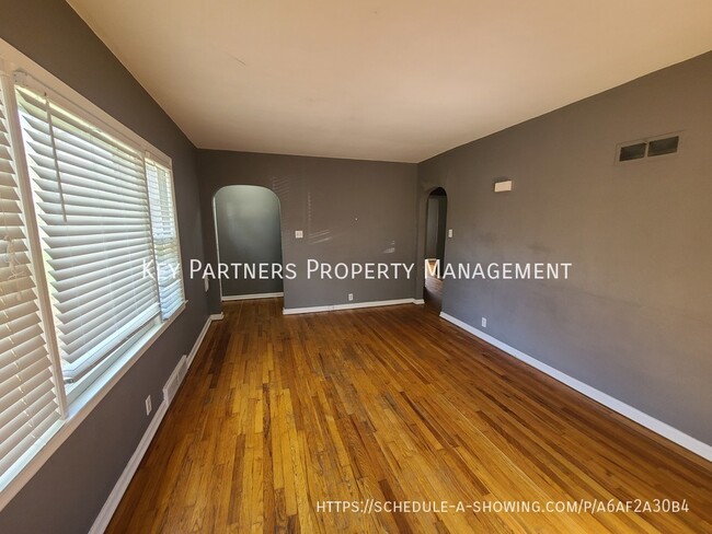 Building Photo - 5111 Buena Vista St