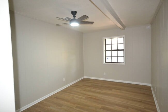 Building Photo - 412 West University