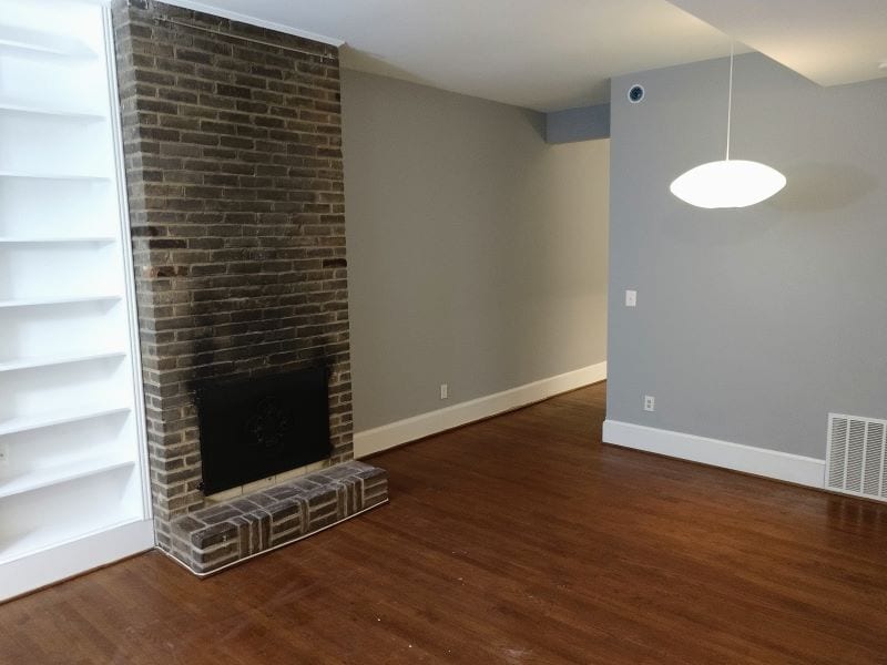 Building Photo - 302 9th St NE