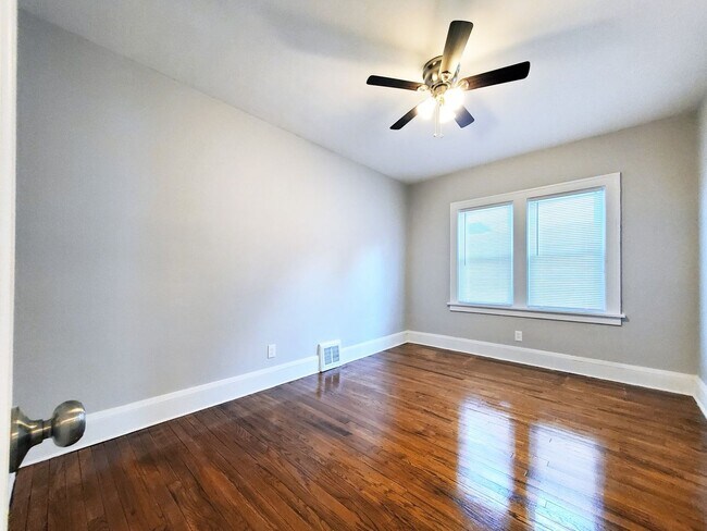 Building Photo - 5 Bed - 2 Full Bath Cape Cod for Rent!