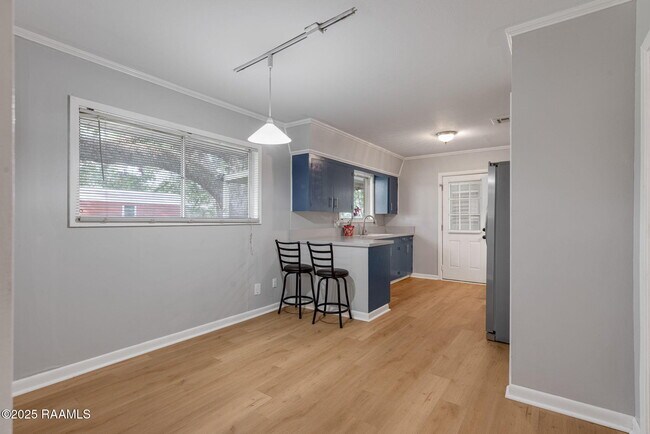 Building Photo - 408 Alice Dr