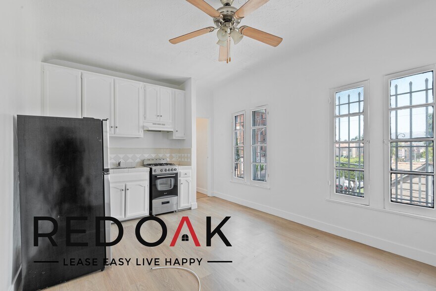 Primary Photo - 706 N St Andrews Pl