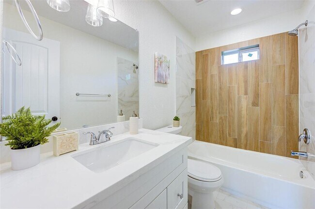 Building Photo - 5903 Bacher St