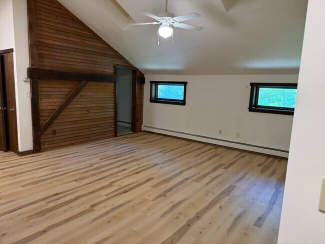 Building Photo - 1600 Sunset Ln